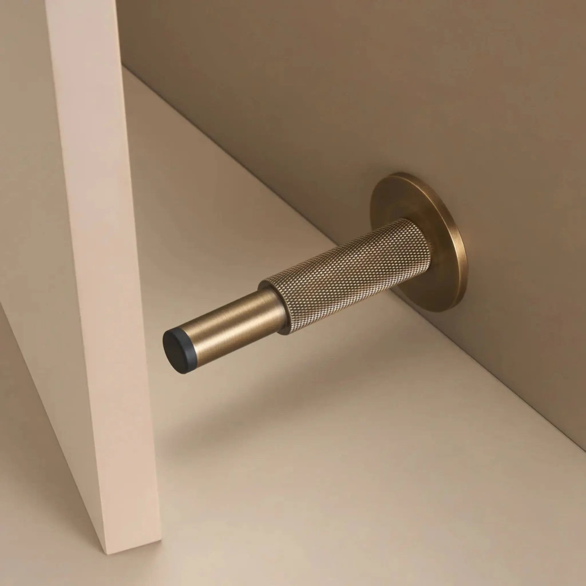 Butée de porte mural en laiton moleté - Ravel Afinaure